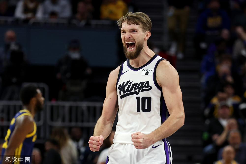 武磊的梅开 武磊的梅开